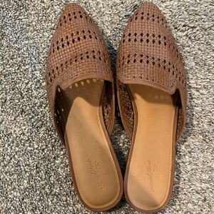 Universal Thread mules - size 8